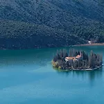 Feriehus Stunning In Lozovac