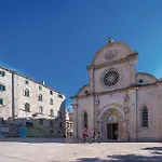 Stunning In Feriehus Lozovac