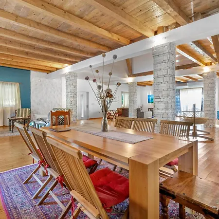 Stunning In * Lozovac