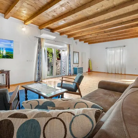 Prázdninový dům Stunning In Lozovac