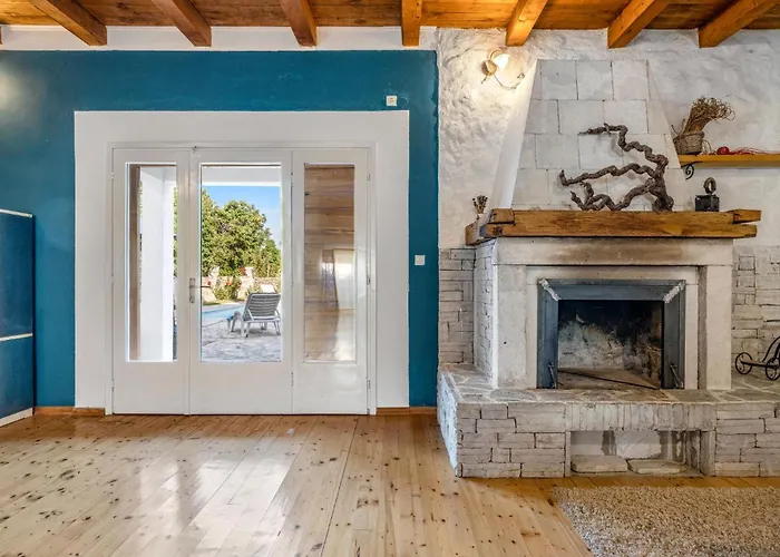 Stunning In Vikendica Lozovac