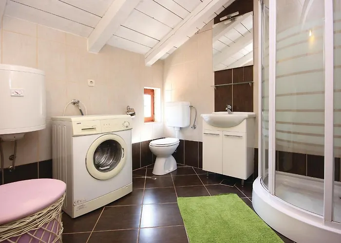 Vikendica Stunning In Lozovac