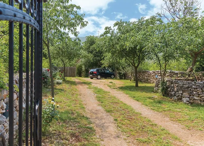 Stunning In Vikendica Lozovac