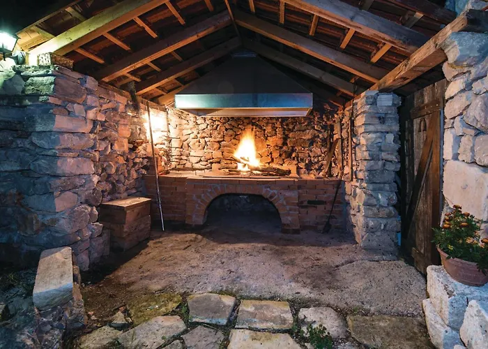 Stunning In Vikendica Lozovac